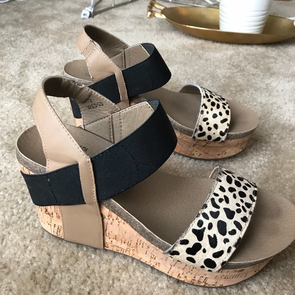 corkys leopard wedge